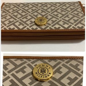 TOMMY HILFIGER  Women’s Wallet